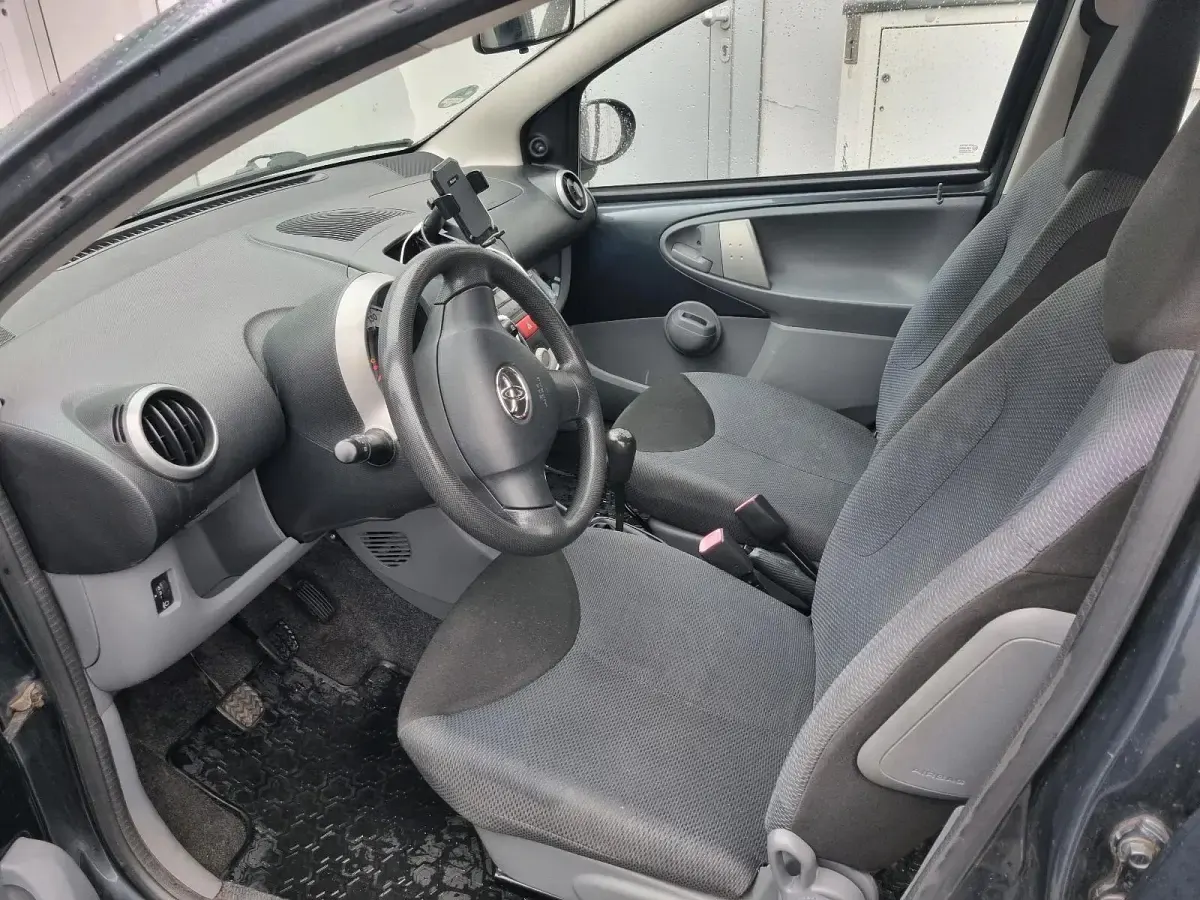 Gebraucht Toyota Aygo 68 PS (50 kW) 2007 Grau Kleinwagen