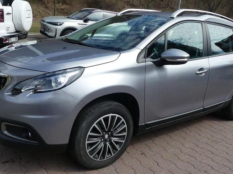 Grau Gebraucht 2018 Peugeot 2008 SUV | 8.990 € (Guter Preis) - Bild 1/4
