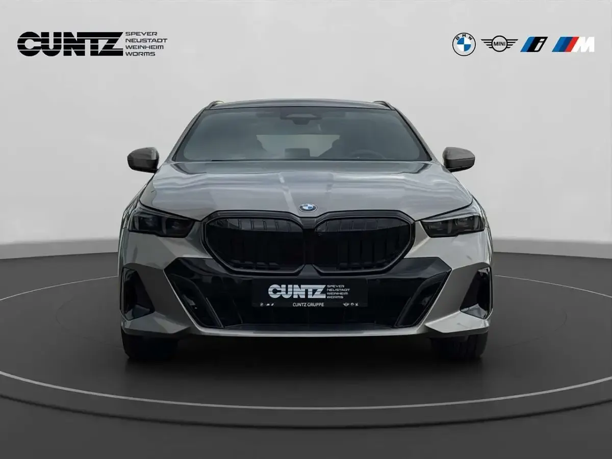 Gebraucht BMW 540 M Sport 303 PS (222 kW) 2026 Grau Kombi