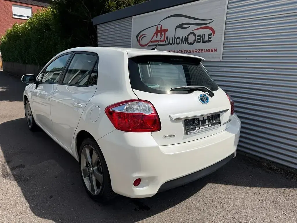 Gebraucht Toyota Auris Hybrid 99 PS (72 kW) 2012 Weiß Limousine