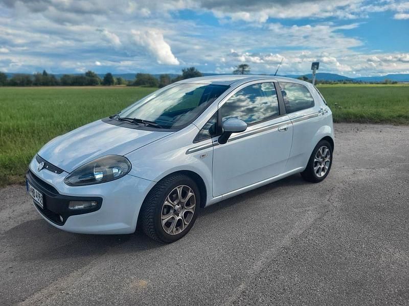 Silber Gebraucht 2011 Fiat Punto Evo Racing Kleinwagen | 5.000 € (Teuer) - Bild 1/4