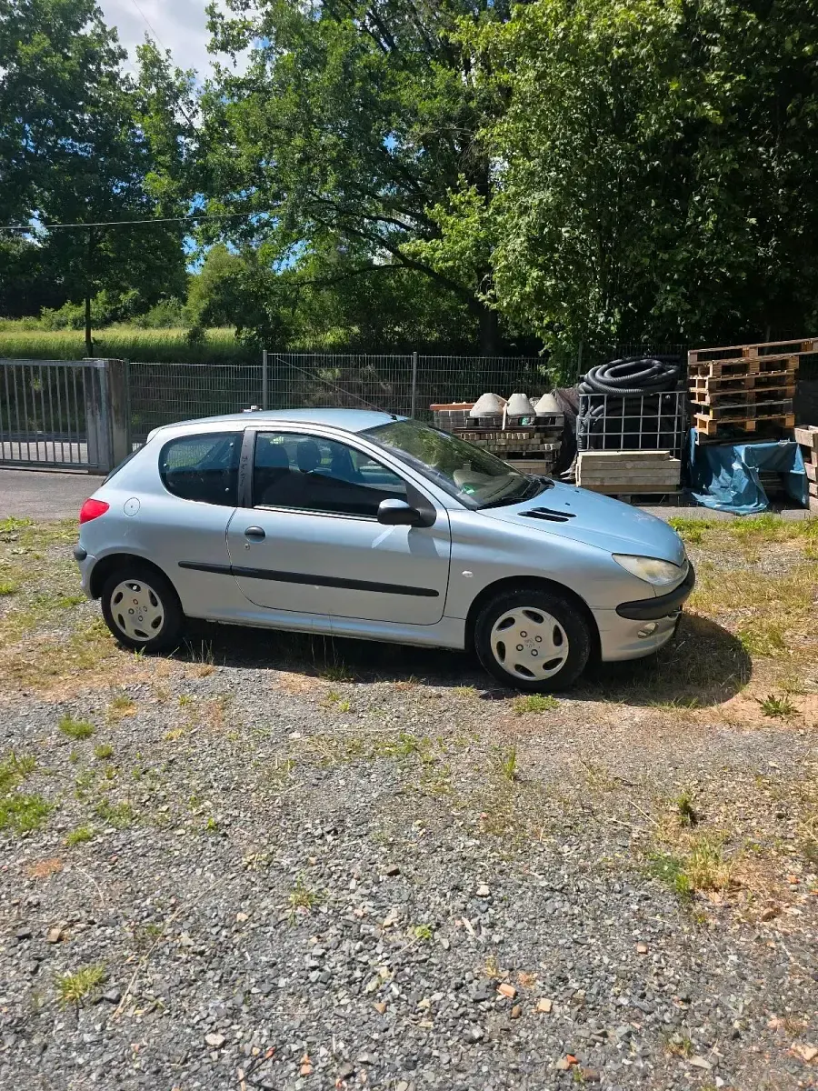 Gebraucht Peugeot 206 75 PS (55 kW) 2002 Silber Kleinwagen