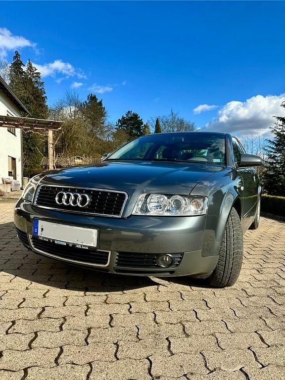 Używany Audi A4 Basis 131 KM (96 kW) 2003 Szary Sedan/Limuzyna