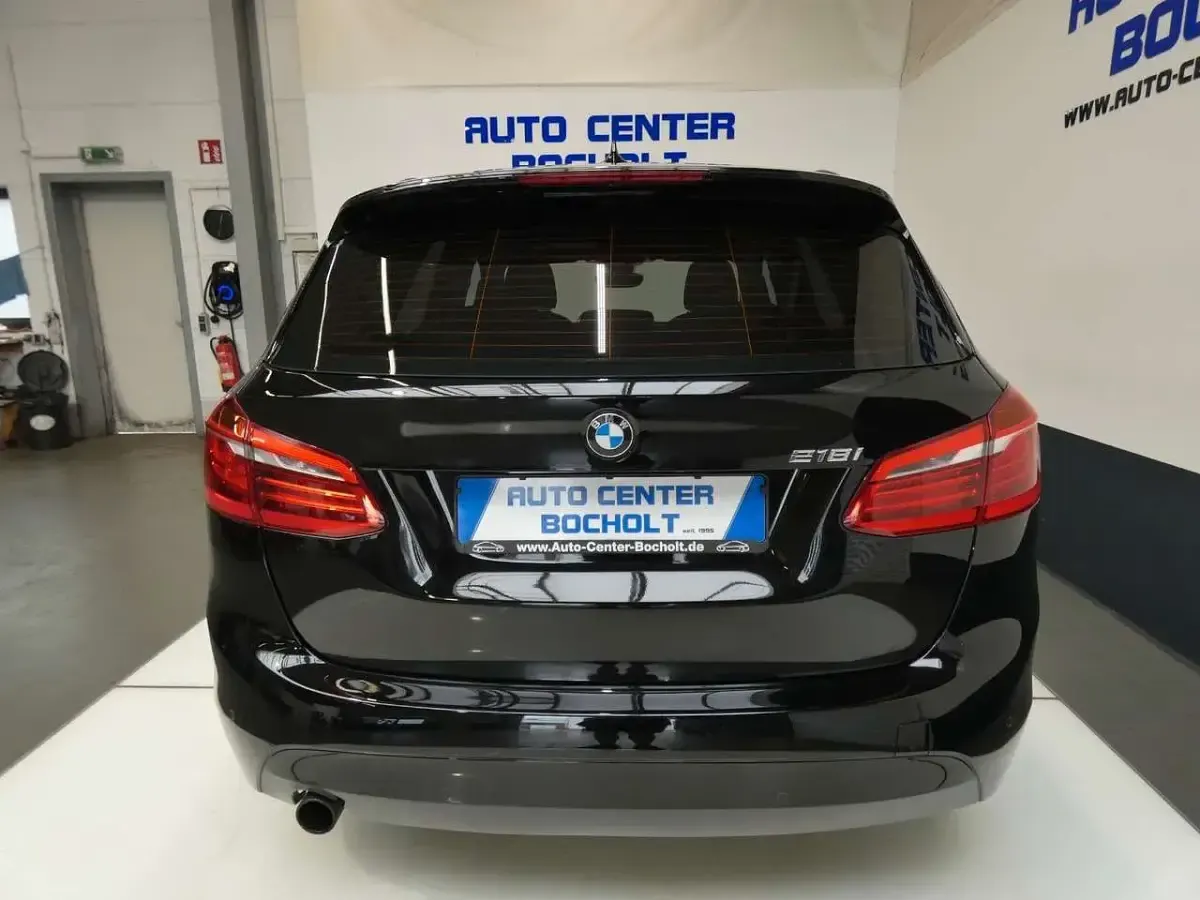 Gebraucht BMW 218 136 PS (100 kW) 2015 Schwarz Van / Kleinbus