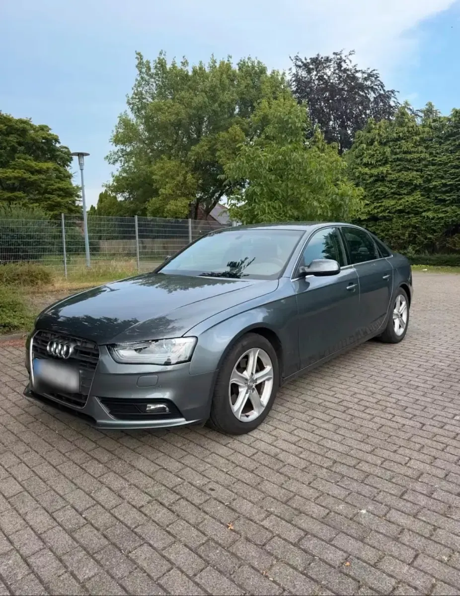 Gebraucht Audi A4 Ambition 120 PS (88 kW) 2012 Grau Limousine