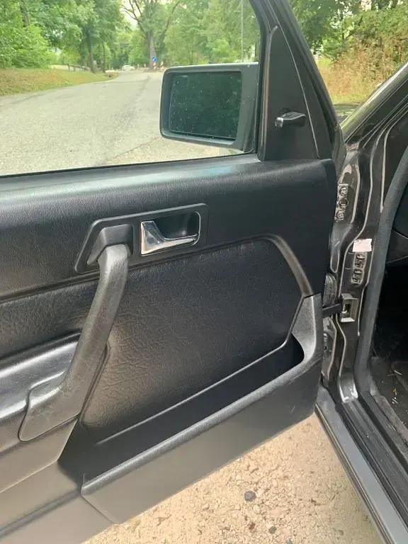 Gebraucht Mercedes 190 109 PS (80 kW) 1990 Schwarz Limousine