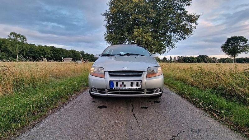 Silber Gebraucht 2003 Chevrolet Kalos Sport Limousine | 1.400 € (Fairer Preis) - Bild 1/4