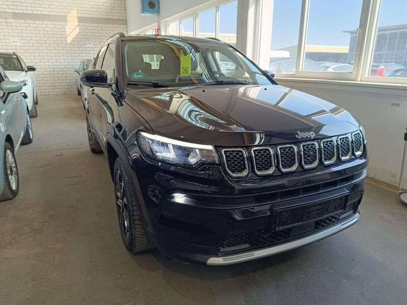 Carbon black metallic clea Gebraucht 2022 Jeep Compass Limited SUV | 22.150 € (Superpreis) - Bild 1/4