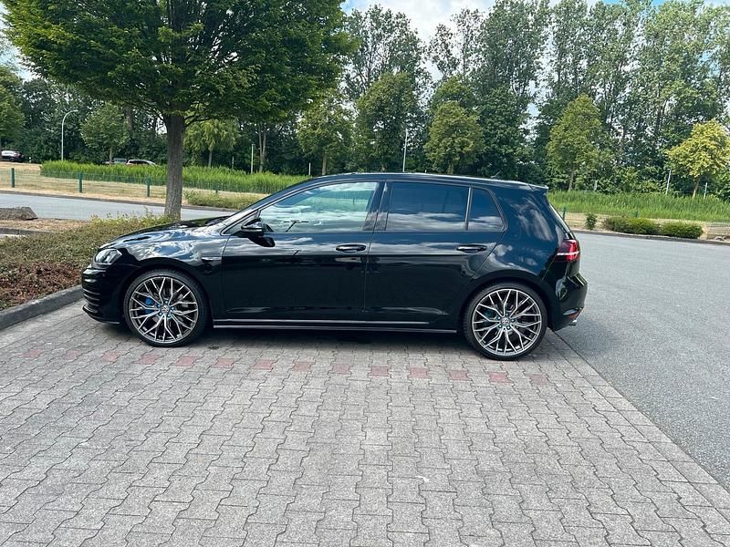 Schwarz Gebraucht 2014 VW Golf VII Sport Limousine | 15.500 € (Teuer) - Bild 1/4