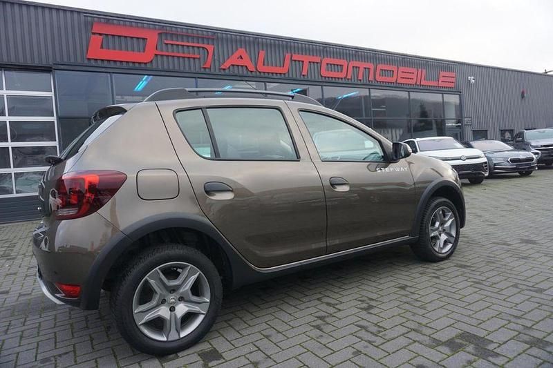 Nerzbraun Gebraucht 2019 Dacia Sandero Essentiel Limousine | 9.990 € (Fairer Preis) - Bild 1/4