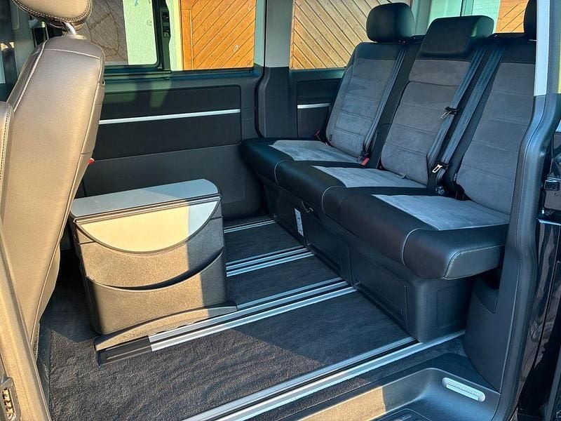 Second-hand VW Multivan 199 CP (146 kW) 2020 Negru Monovolum