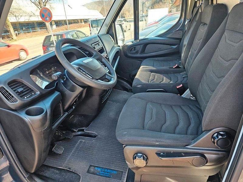 Gebraucht Iveco Daily 106 PS (77 kW) 2015 Grau Van / Kleinbus