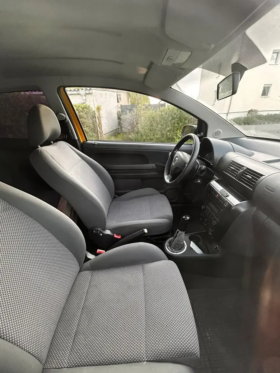 Second-hand VW Fox 54 CP (39 kW) 2007 Galben Hatchback