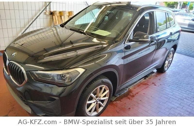 Schwarz Gebraucht 2021 BMW X1 Sport Line SUV | 18.950 € (Guter Preis) - Bild 1/4