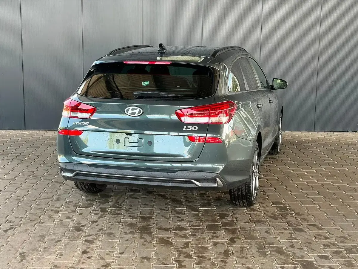 Neu Hyundai i30 Comfort 101 PS (74 kW) 2025 Grün metallic