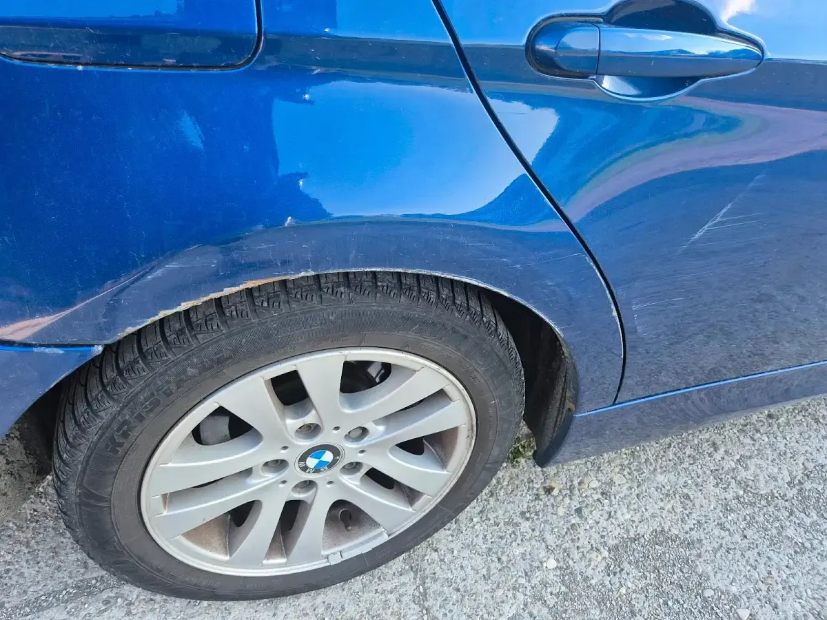 Gebraucht BMW 320 95 PS (69 kW) 2006 Blau Kombi