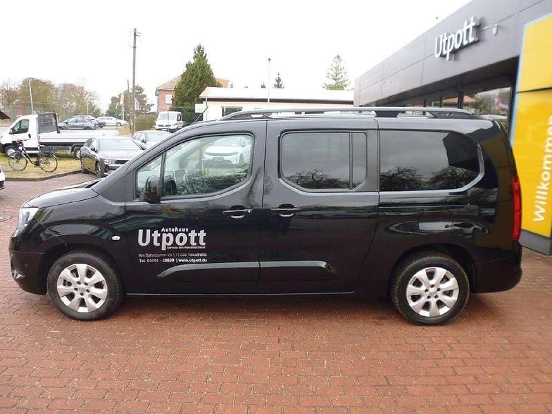 Gebraucht Opel Combo Ultimate 131 PS (96 kW) 2022 Diamant schwarz/karbon schwarz Van / Kleinbus