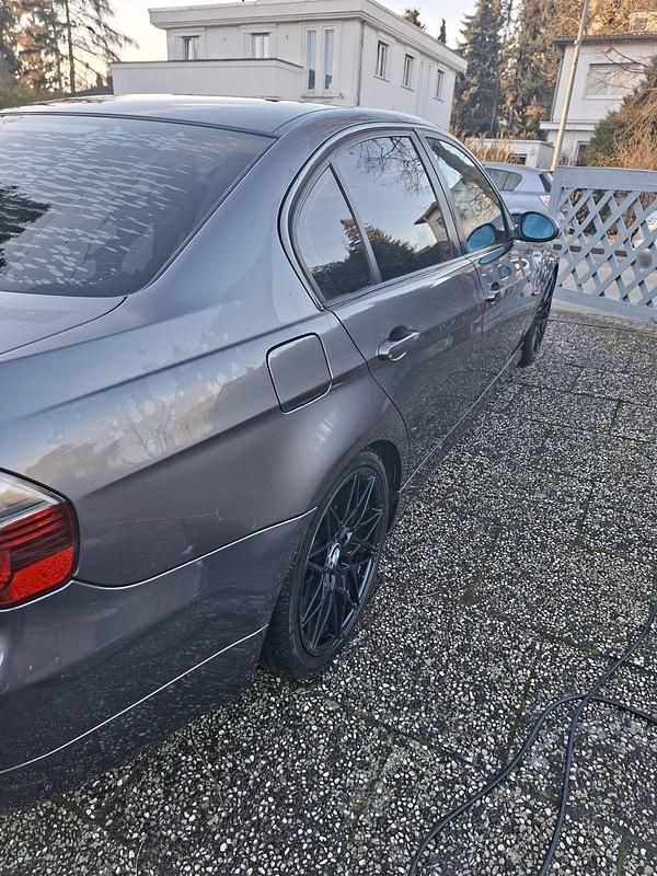 Gebraucht BMW 325 218 PS (160 kW) 2005 Grau Limousine