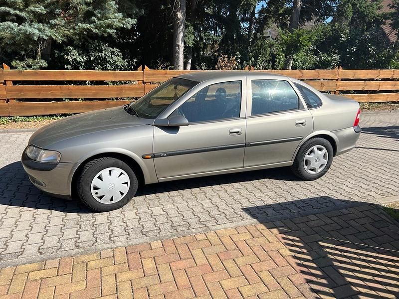 Gebraucht 1996 Opel Vectra Limousine | 2.100 € (Fairer Preis) - Bild 1/4