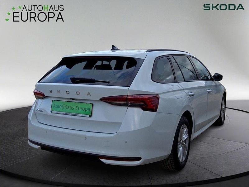 Gebraucht Skoda Octavia Selection 150 PS (110 kW) 2025 Moonweiss metallic Kombi