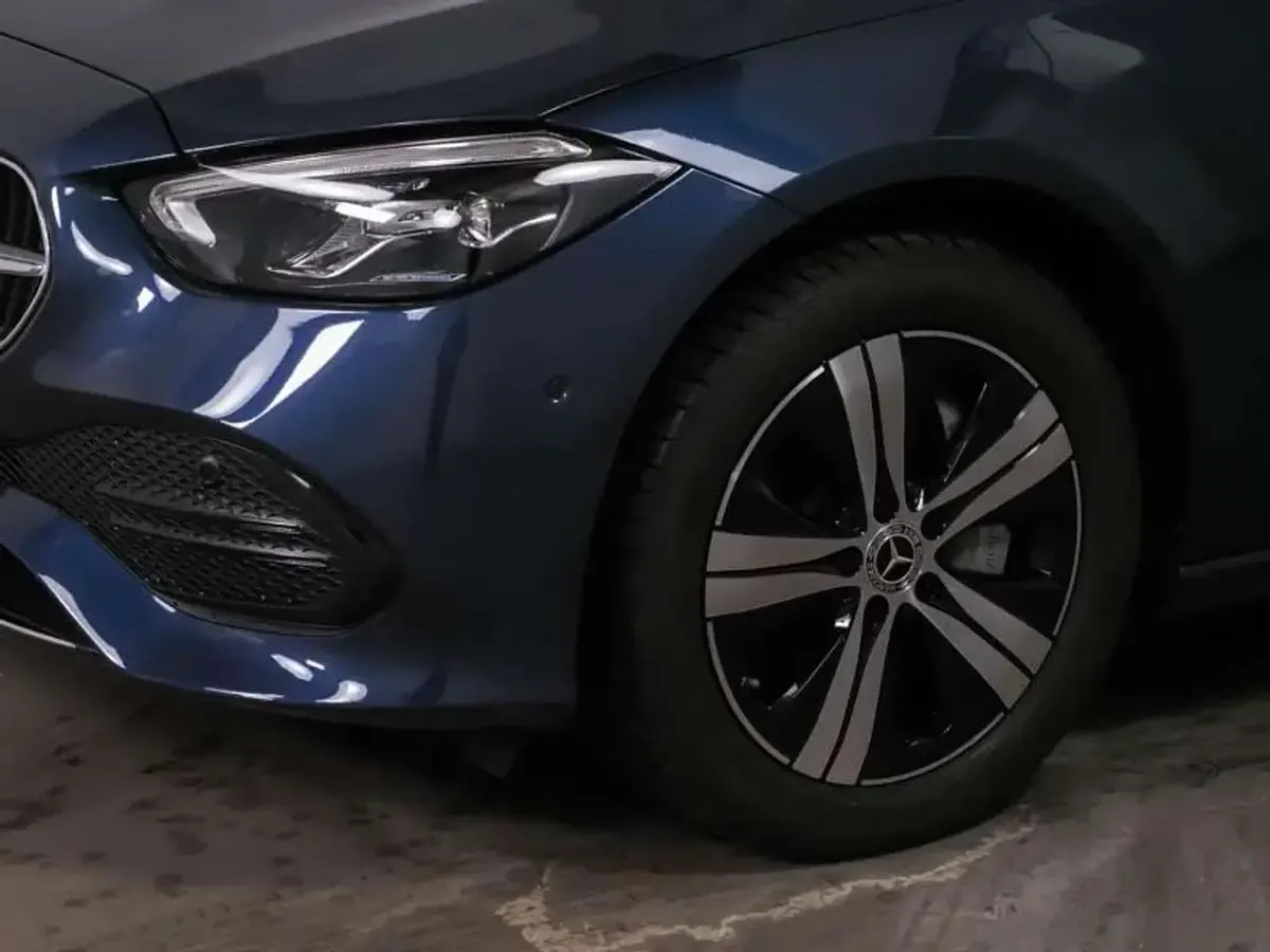 Gebraucht Mercedes C300 204 PS (150 kW) 2025 Metalliclack sodalithblau Kombi