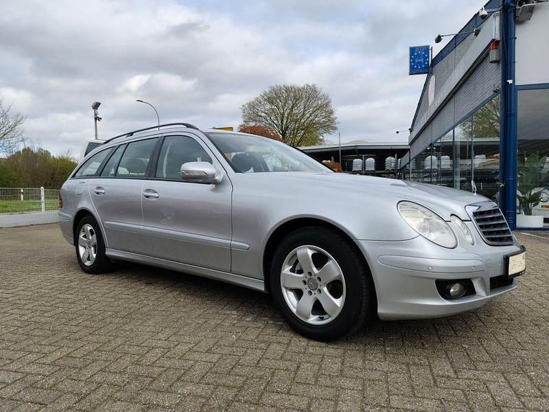 Gebraucht Mercedes E200 184 PS (135 kW) 2008 Silber Limousine
