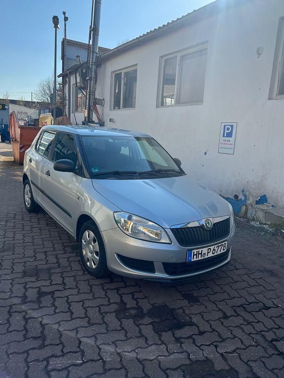 Gebraucht Skoda Fabia 69 PS (50 kW) 2011 Silber Limousine