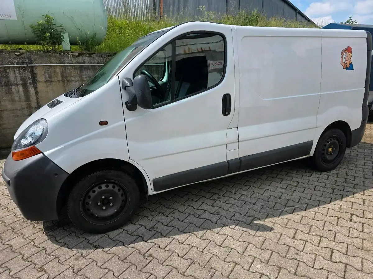 Gebraucht Renault Trafic 81 PS (59 kW) 2002 Weiß Van / Kleinbus
