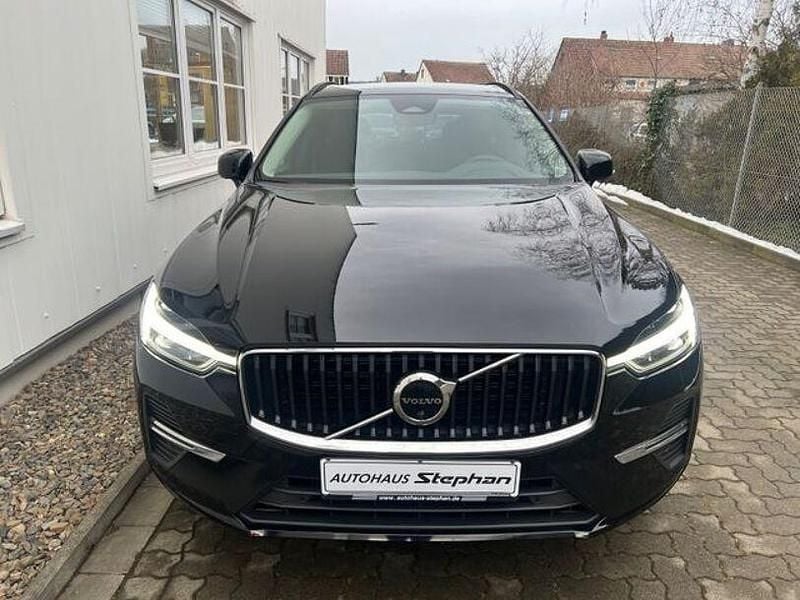 Gebraucht Volvo XC60 Momentum 197 PS (144 kW) 2022 Black stone SUV