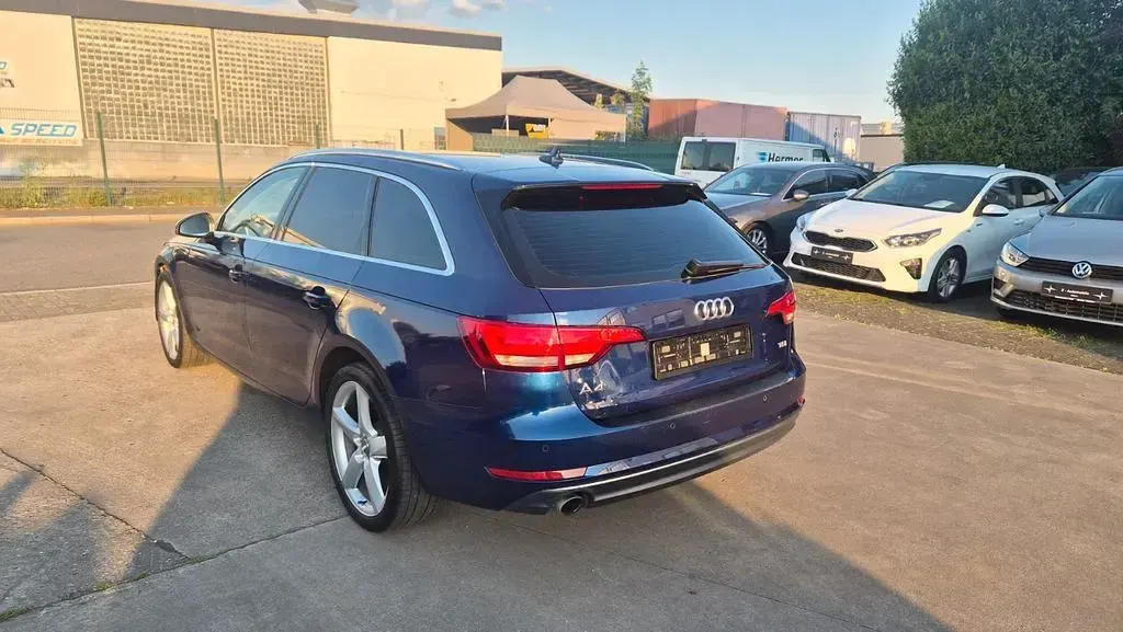 Gebraucht Audi A4 Sport 150 PS (110 kW) 2018 Blau Kombi
