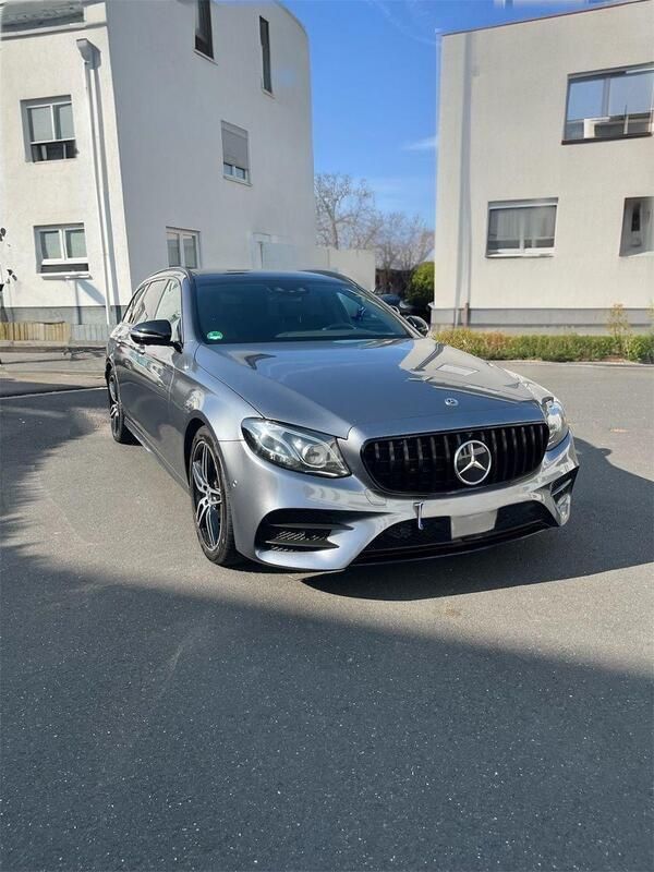 Grau Gebraucht 2017 Mercedes E220 AMG line Kombi | 25.000 € (Fairer Preis) - Bild 1/4