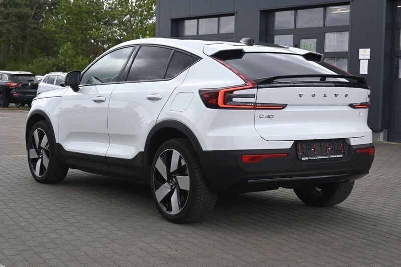 Gebraucht Volvo C40 Ultimate 169 kW (231 PS) 2023 Crystal white / metallic SUV
