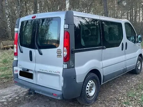 Usata Opel Vivaro 147 CV (108 kW) 2011 Argento Monovolume