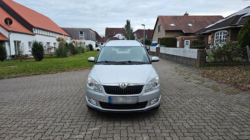 Grau Gebraucht 2015 Skoda Roomster Van / Kleinbus | 3.500 € (Guter Preis) - Bild 1/4