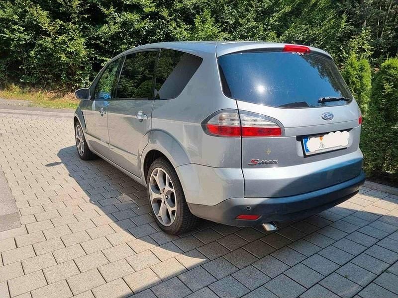 Grau Gebraucht 2008 Ford S-MAX Titanium Van / Kleinbus | 2.500 € (Superpreis) - Bild 1/4
