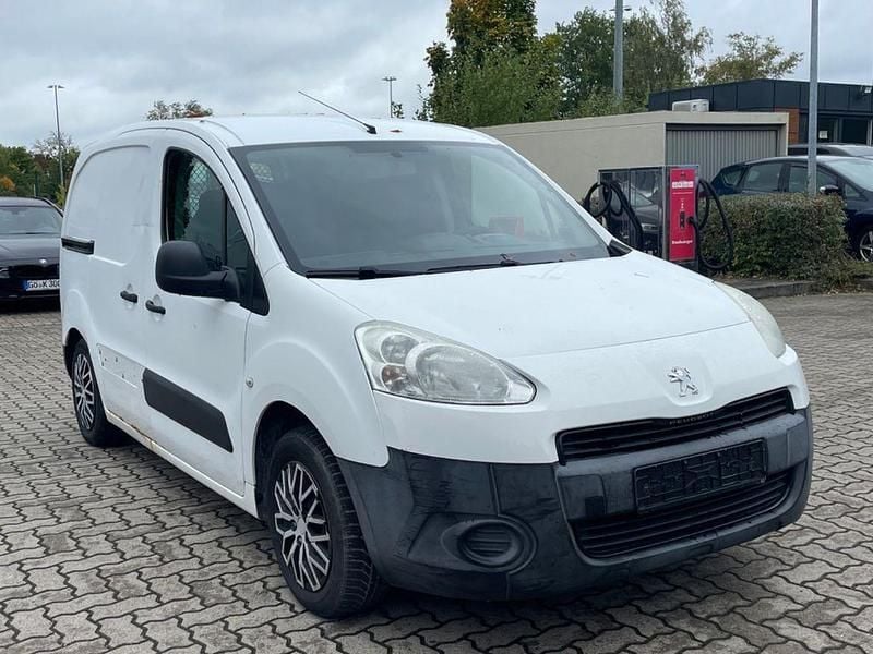 Gebraucht Peugeot Partner Comfort 75 PS (55 kW) 2012 Weiß Van / Kleinbus