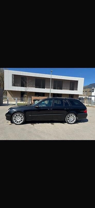 Gebraucht Mercedes E200 Avantgarde 184 PS (135 kW) 2009 Schwarz Kombi