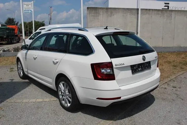 Gebraucht Skoda Octavia Style 184 PS (135 kW) 2020 Weiß Limousine