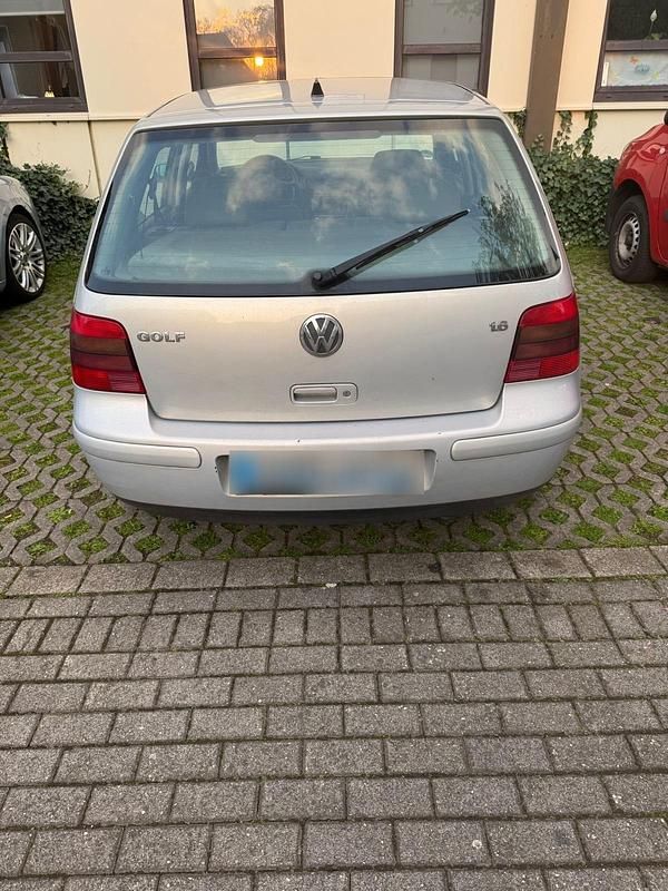 Usata VW Golf IV 105 CV (77 kW) 2000 Argento Utilitaria