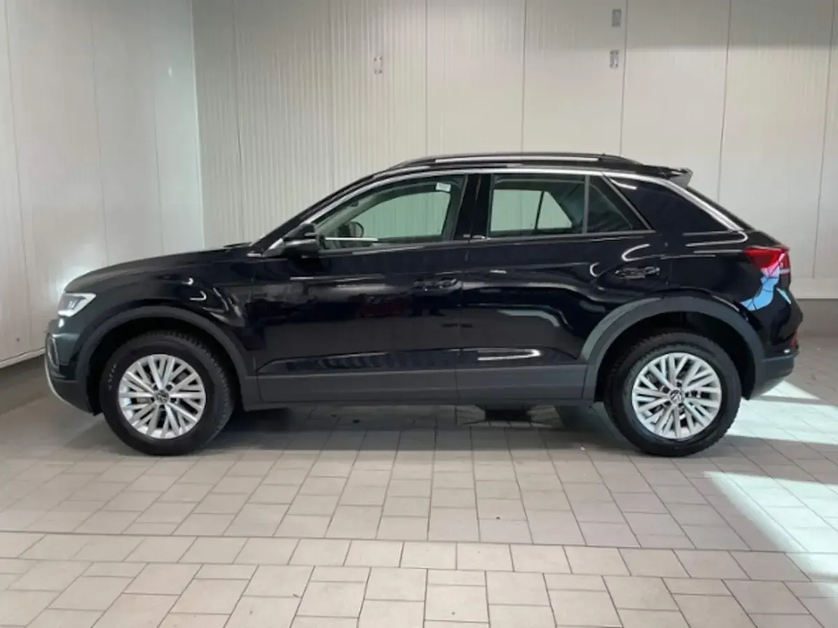 Gebraucht VW T-Roc Life 150 PS (110 kW) 2024 Deep black perleffekt (metallic) SUV