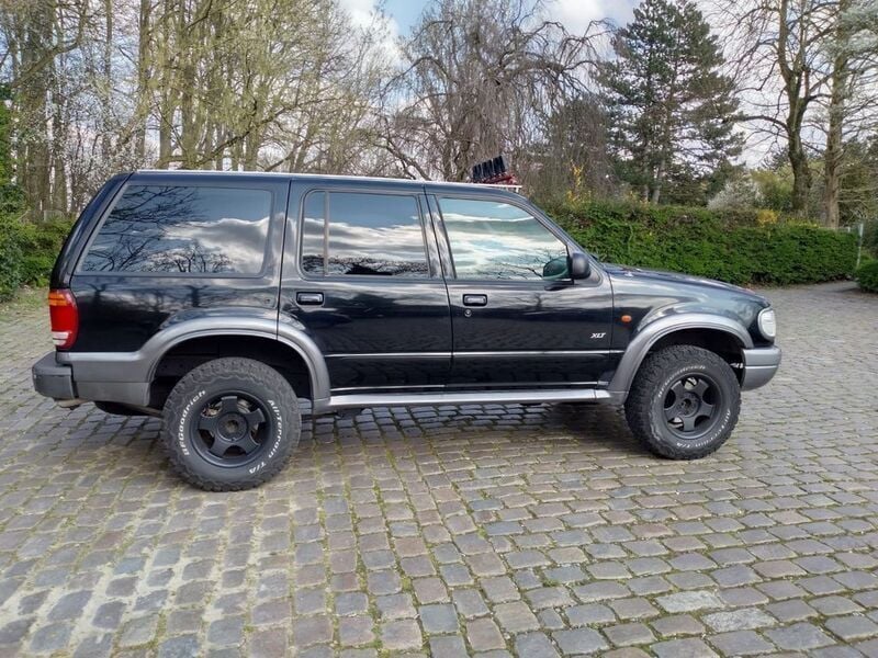Grau Gebraucht 2000 Ford Explorer SUV | 5.950 € - Bild 1/4