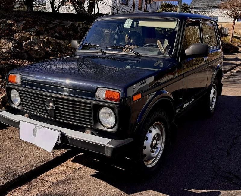 Gebraucht Lada niva 82 PS (60 kW) 2015 Grün SUV