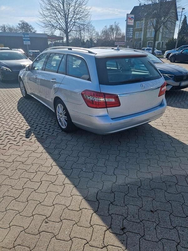 Gebraucht Mercedes E250 204 PS (150 kW) 2012 Silber Kombi