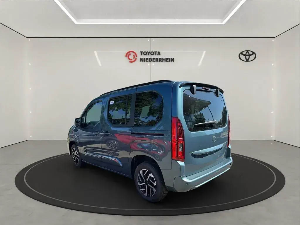 Neu Toyota Proace Verso City 110 PS (80 kW) 2026 Blau Kombi