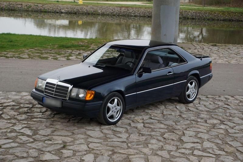 Gebraucht Mercedes E300 179 PS (131 kW) 1987 Blau Coupé