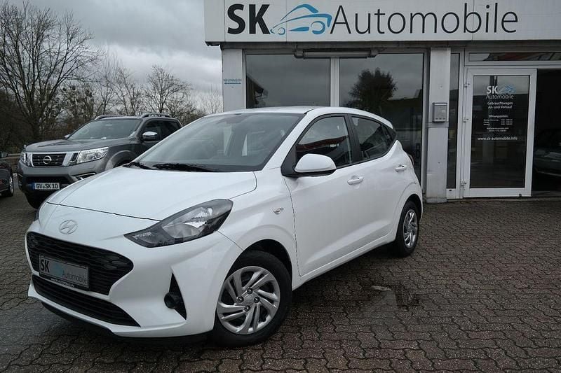 Gebraucht Hyundai i10 Select 63 PS (46 kW) 2024 Weiß Kleinwagen