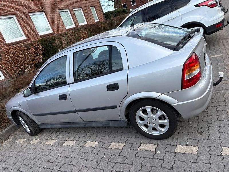 Gebraucht Opel Astra Selection 84 PS (61 kW) 2002 Silber Limousine