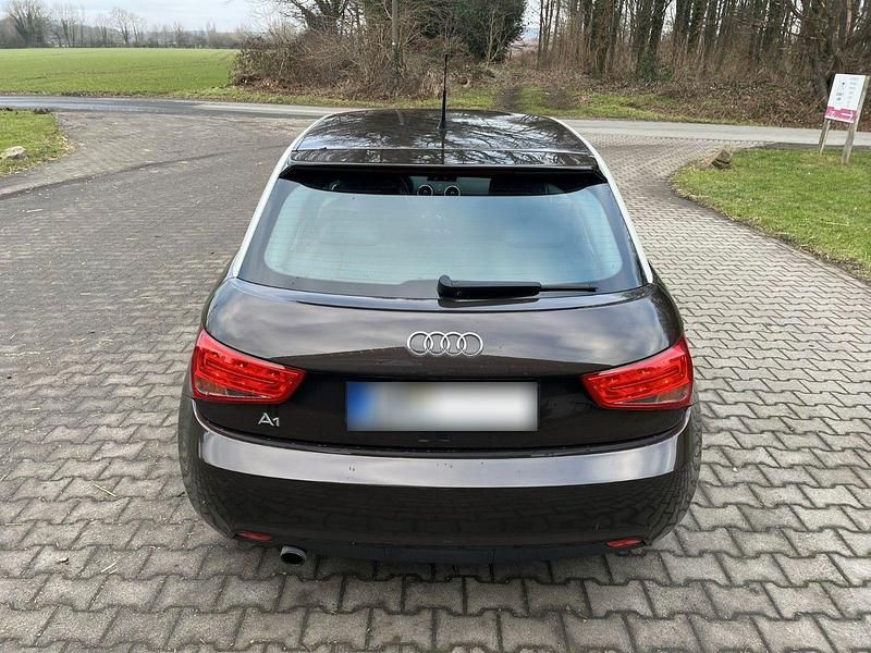 Second-hand Audi A1 Attraction 86 CP (63 kW) 2011 Maro Hatchback