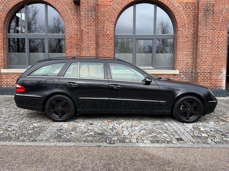 Gebraucht Mercedes E220 Elegance 150 PS (110 kW) 2004 Schwarz Limousine