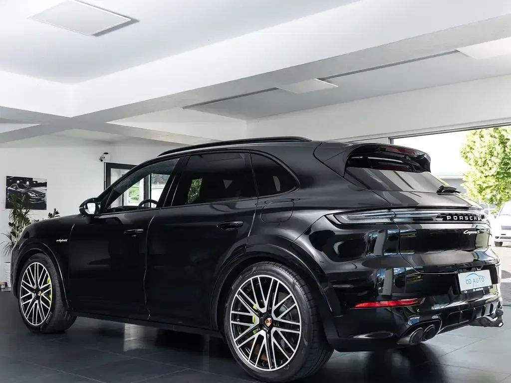 Gebraucht Porsche Cayenne S E-Hybrid 519 PS (381 kW) 2025 Schwarz SUV